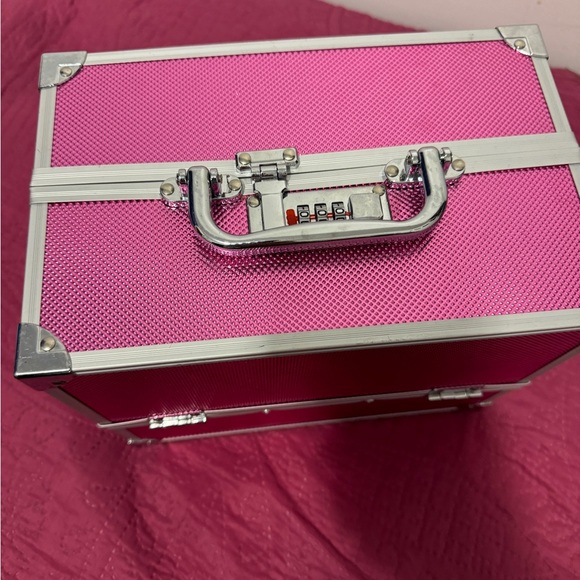 Makeup Cosmetics Kit - Picture 7 of 9